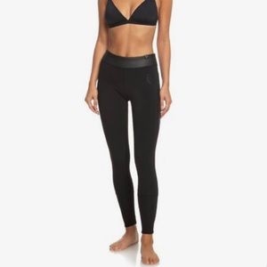 NWOT ROXY Satin Surf Capri Leggings